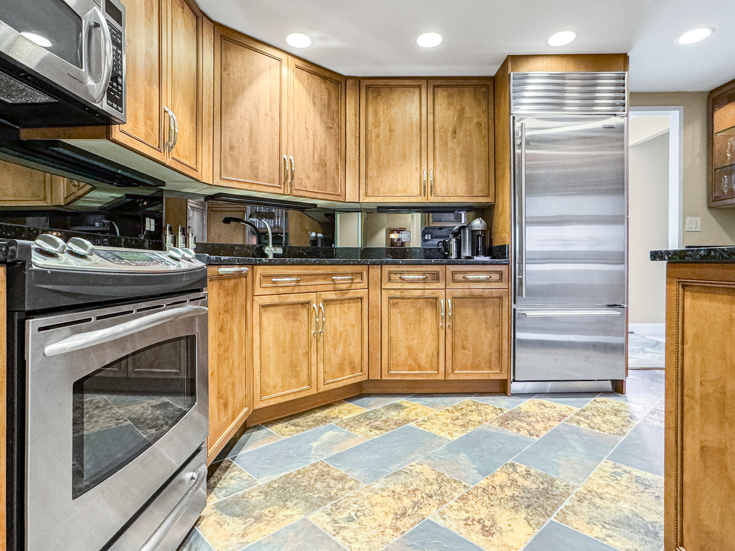 990 N Lake Shore Drive Unit: 25A