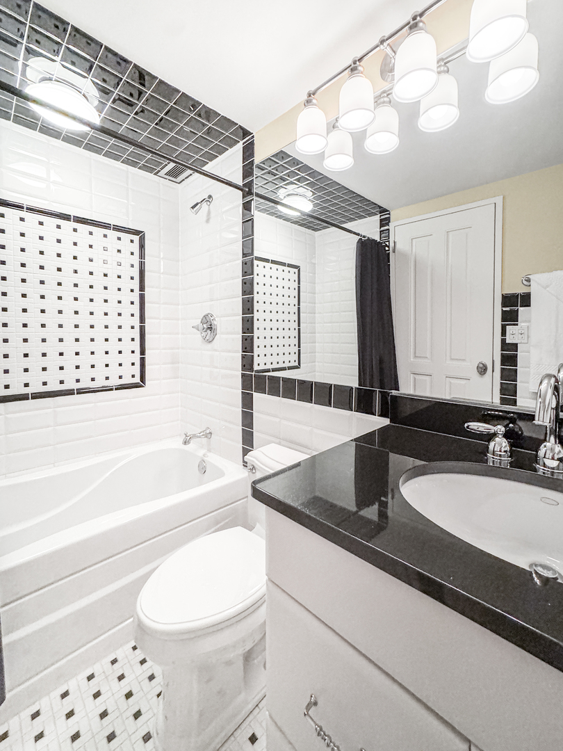 990 N Lake Shore Drive Unit: 25A