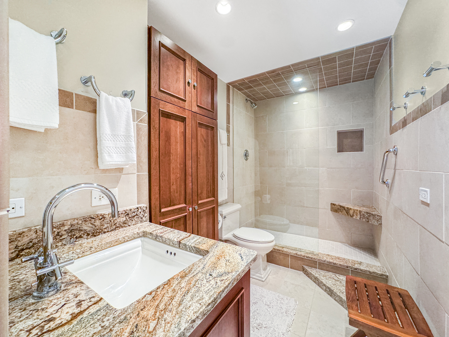 990 N Lake Shore Drive Unit: 25A