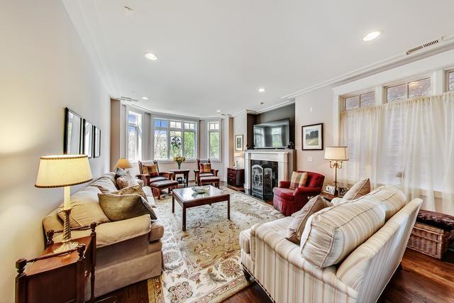 6161 N Kenmore Avenue Unit: 2N