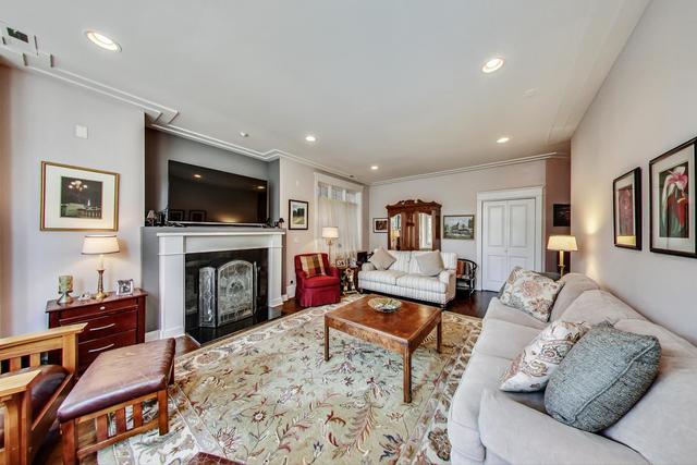 6161 N Kenmore Avenue Unit: 2N