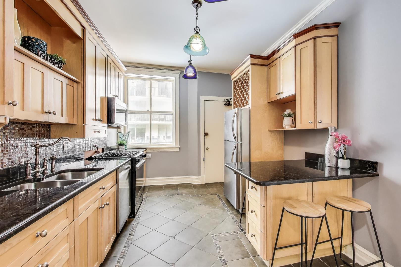 72 E Elm Street Unit: 5