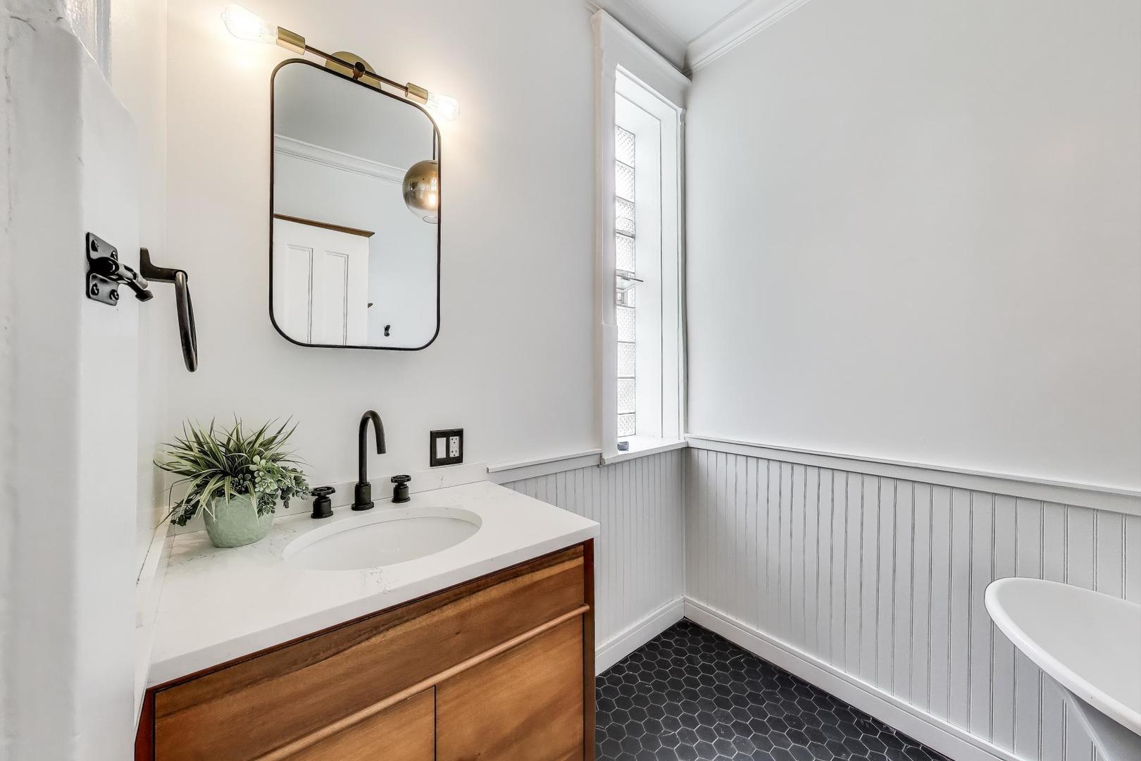 72 E Elm Street Unit: 5