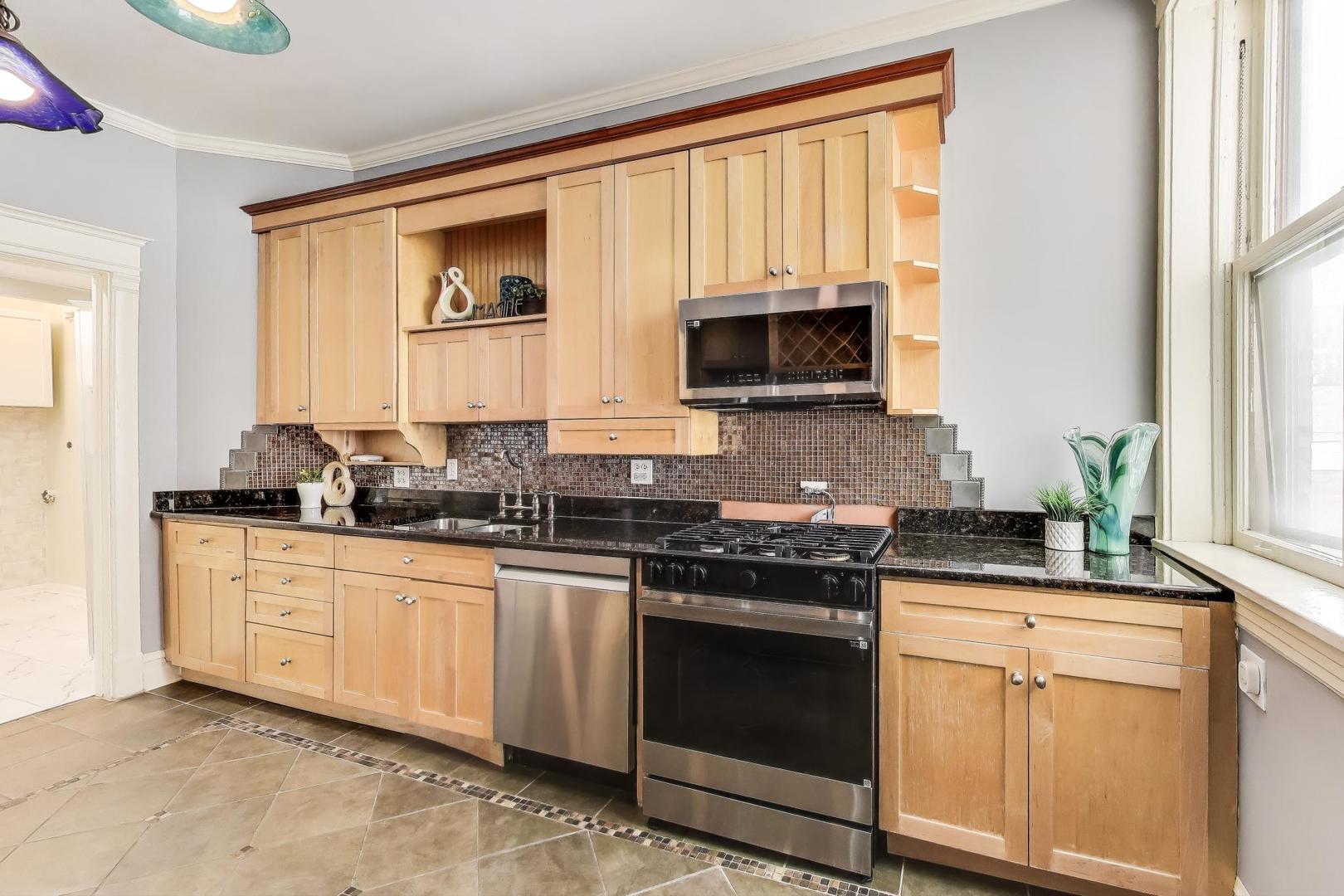 72 E Elm Street Unit: 5