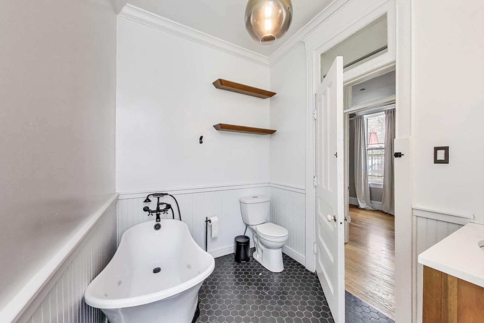 72 E Elm Street Unit: 5