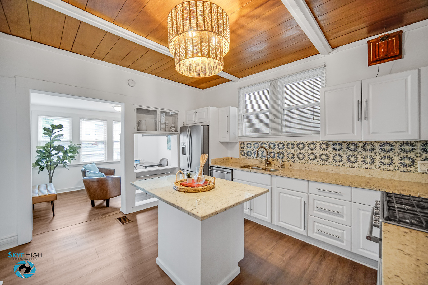 1659 N Francisco Avenue