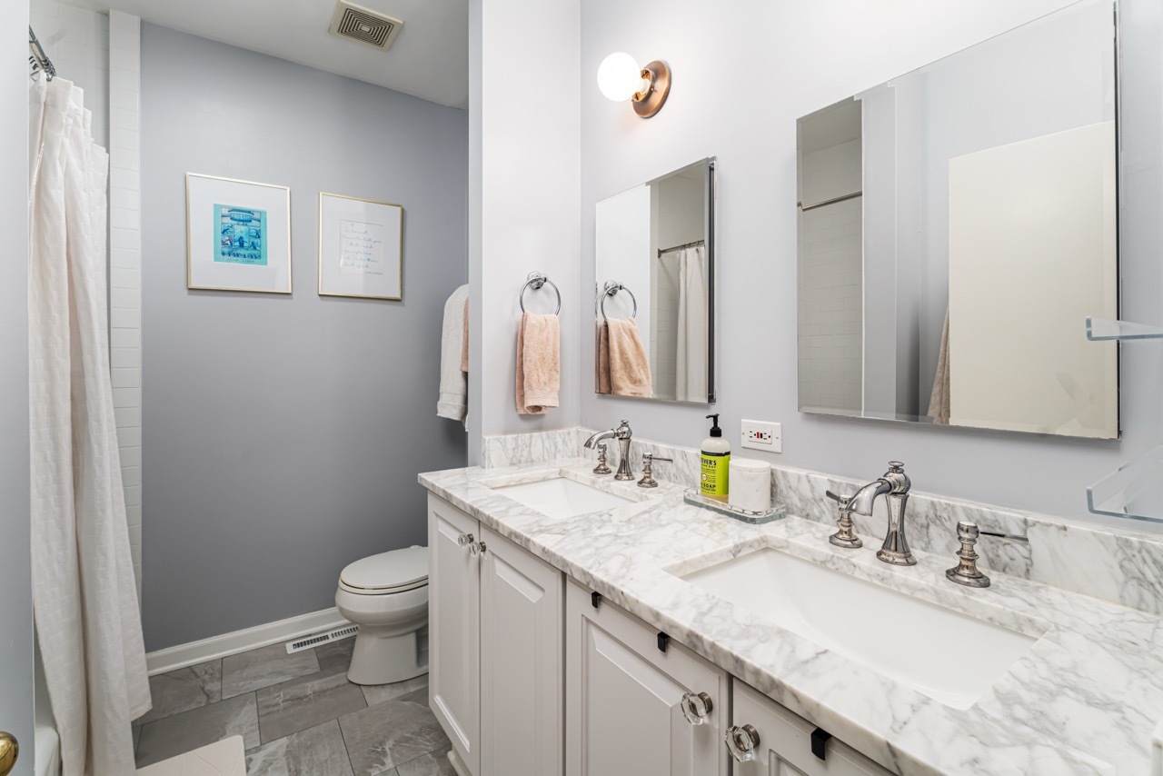 957 W Montana Street Unit: 1E