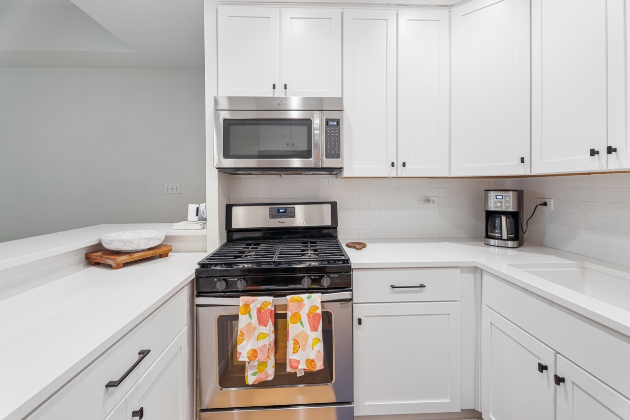 957 W Montana Street Unit: 1E