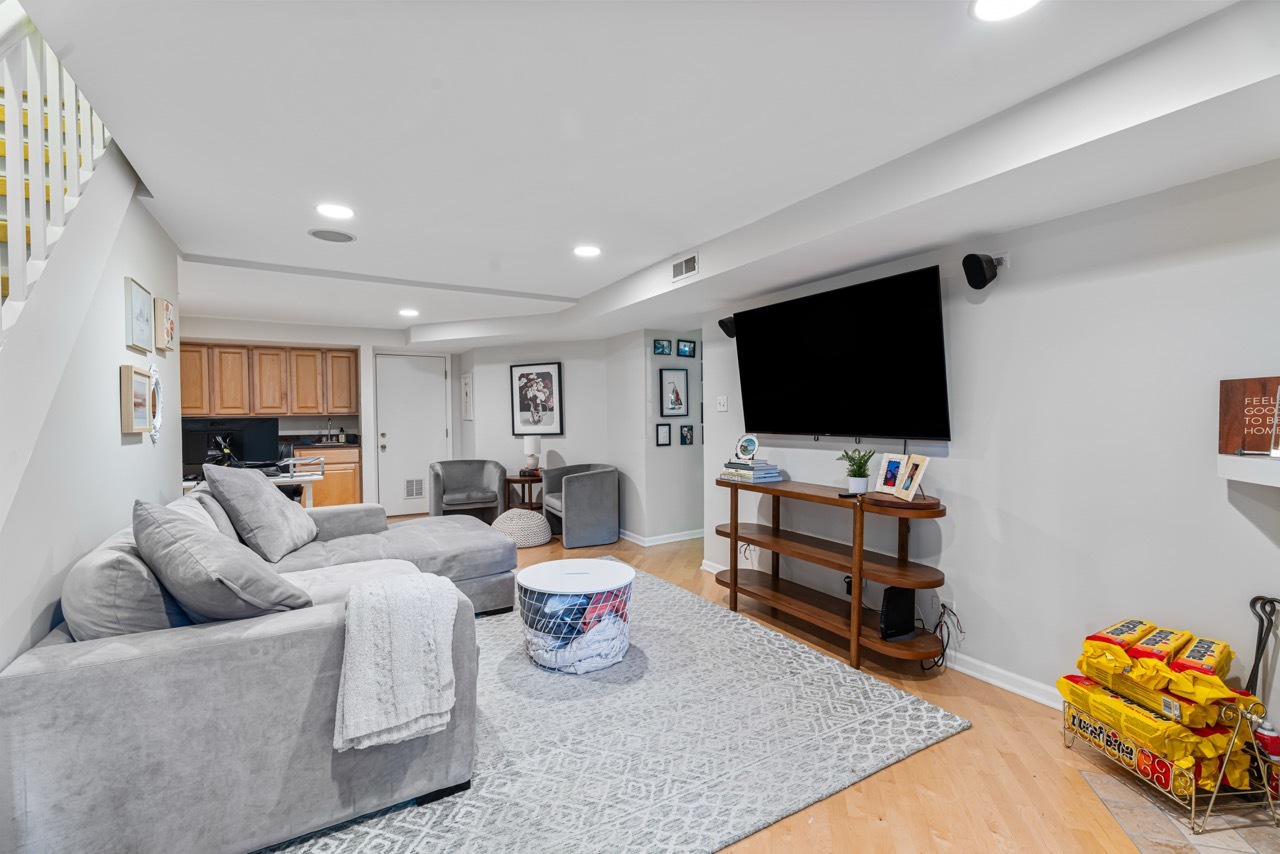 957 W Montana Street Unit: 1E