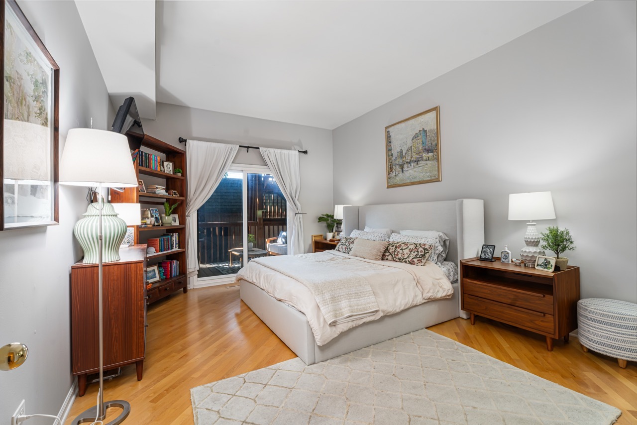 957 W Montana Street Unit: 1E