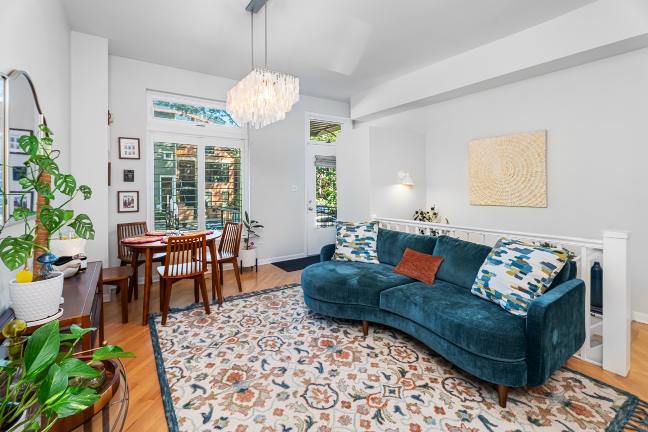 957 W Montana Street Unit: 1E