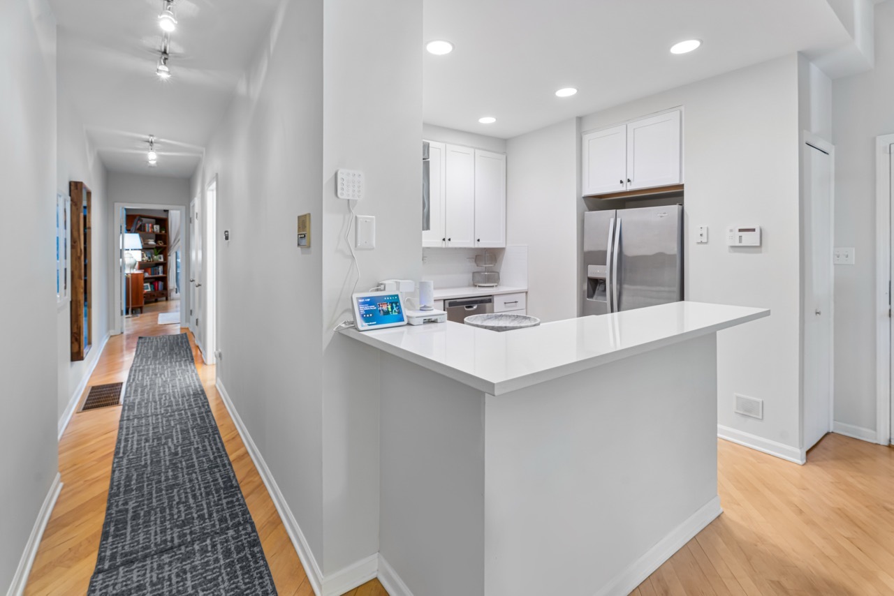 957 W Montana Street Unit: 1E