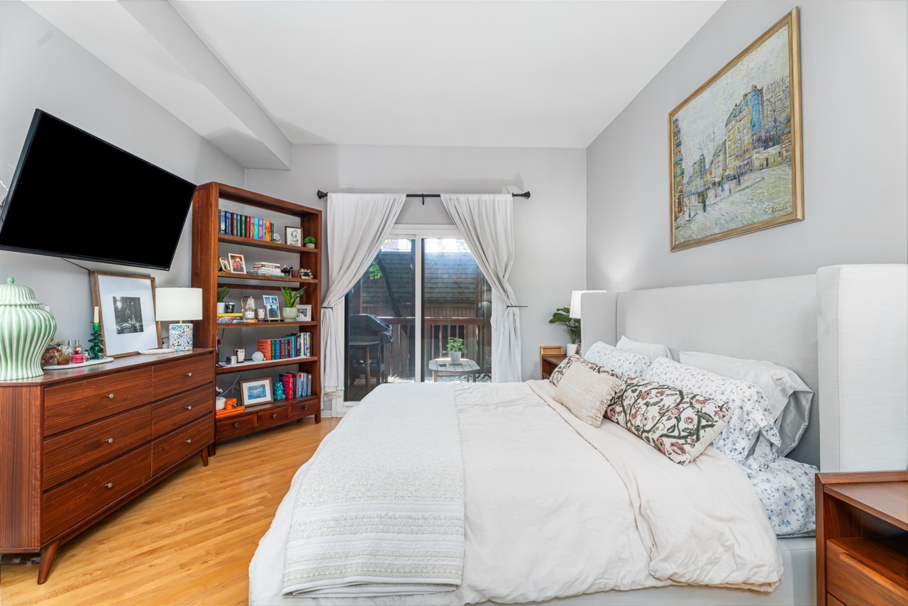 957 W Montana Street Unit: 1E