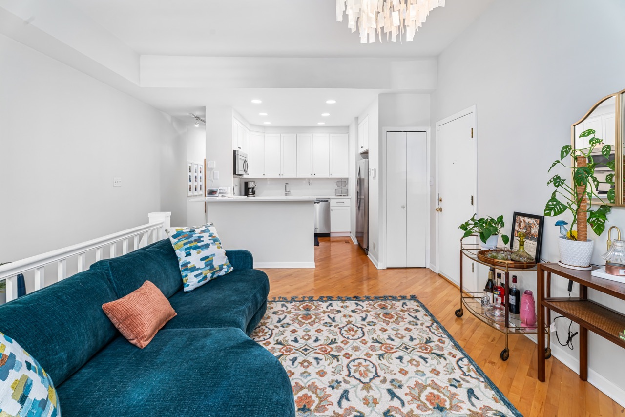 957 W Montana Street Unit: 1E