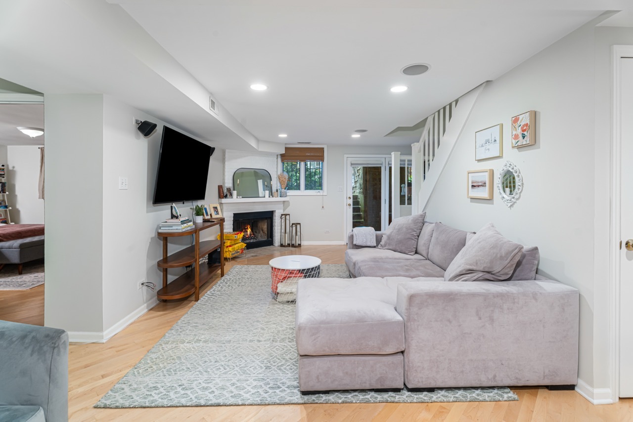957 W Montana Street Unit: 1E