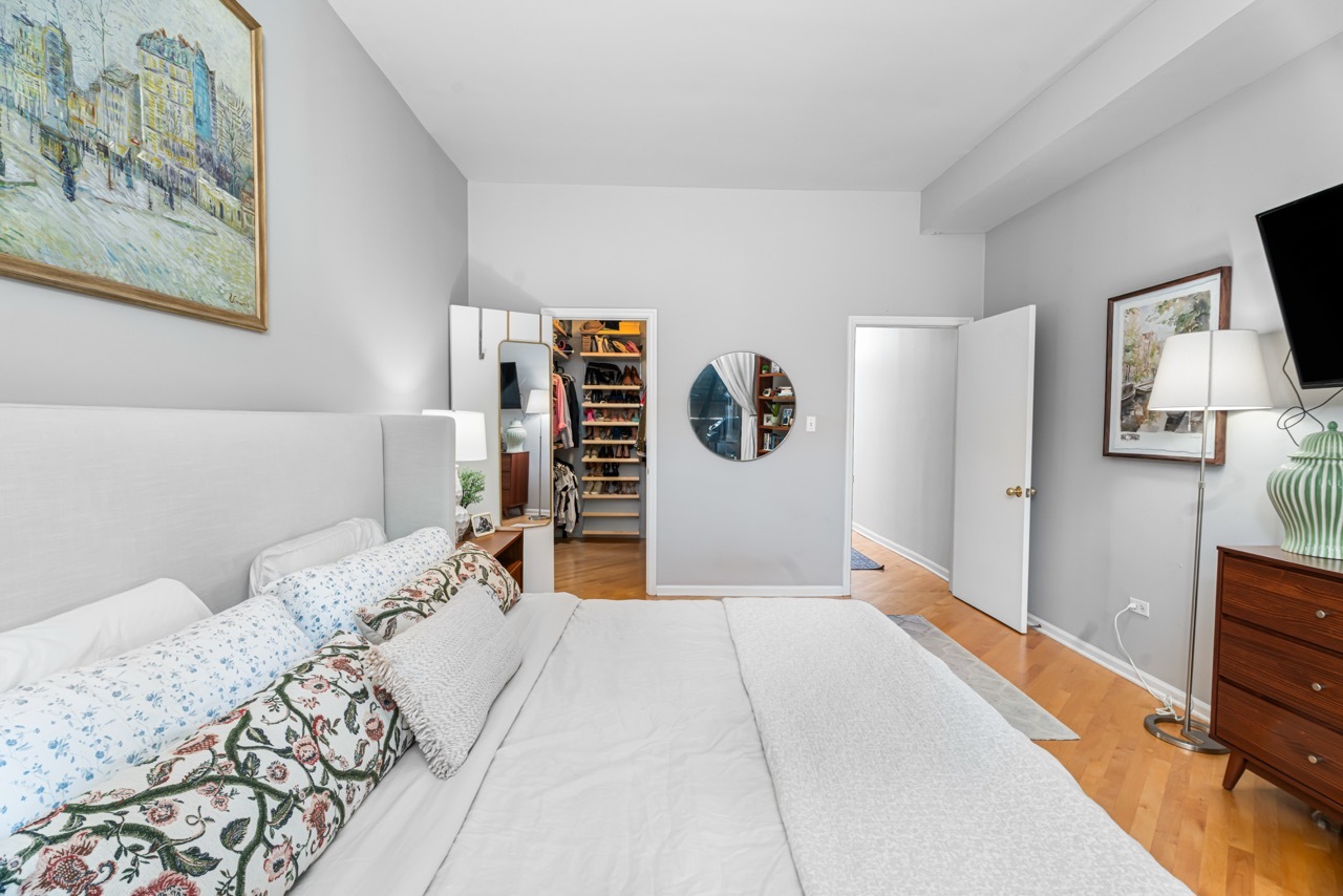 957 W Montana Street Unit: 1E