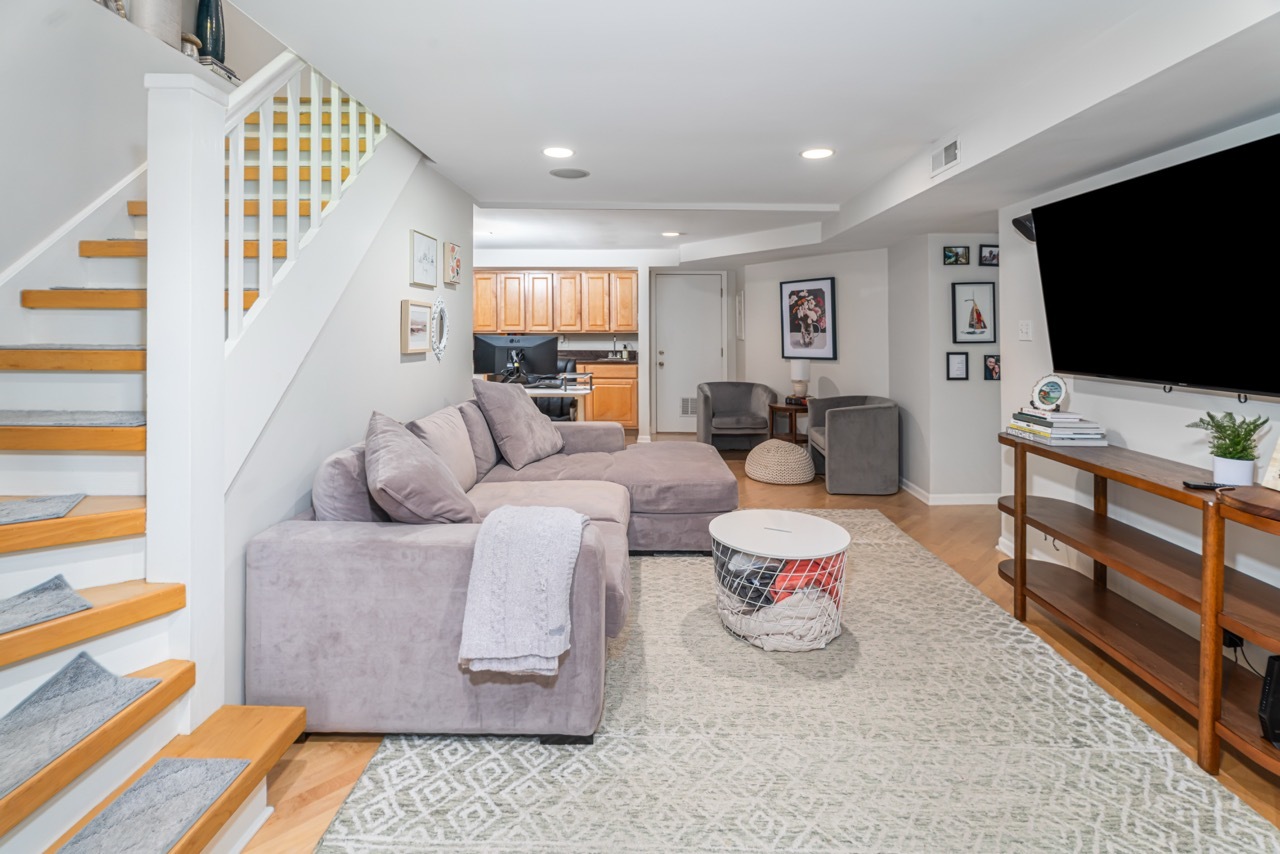 957 W Montana Street Unit: 1E