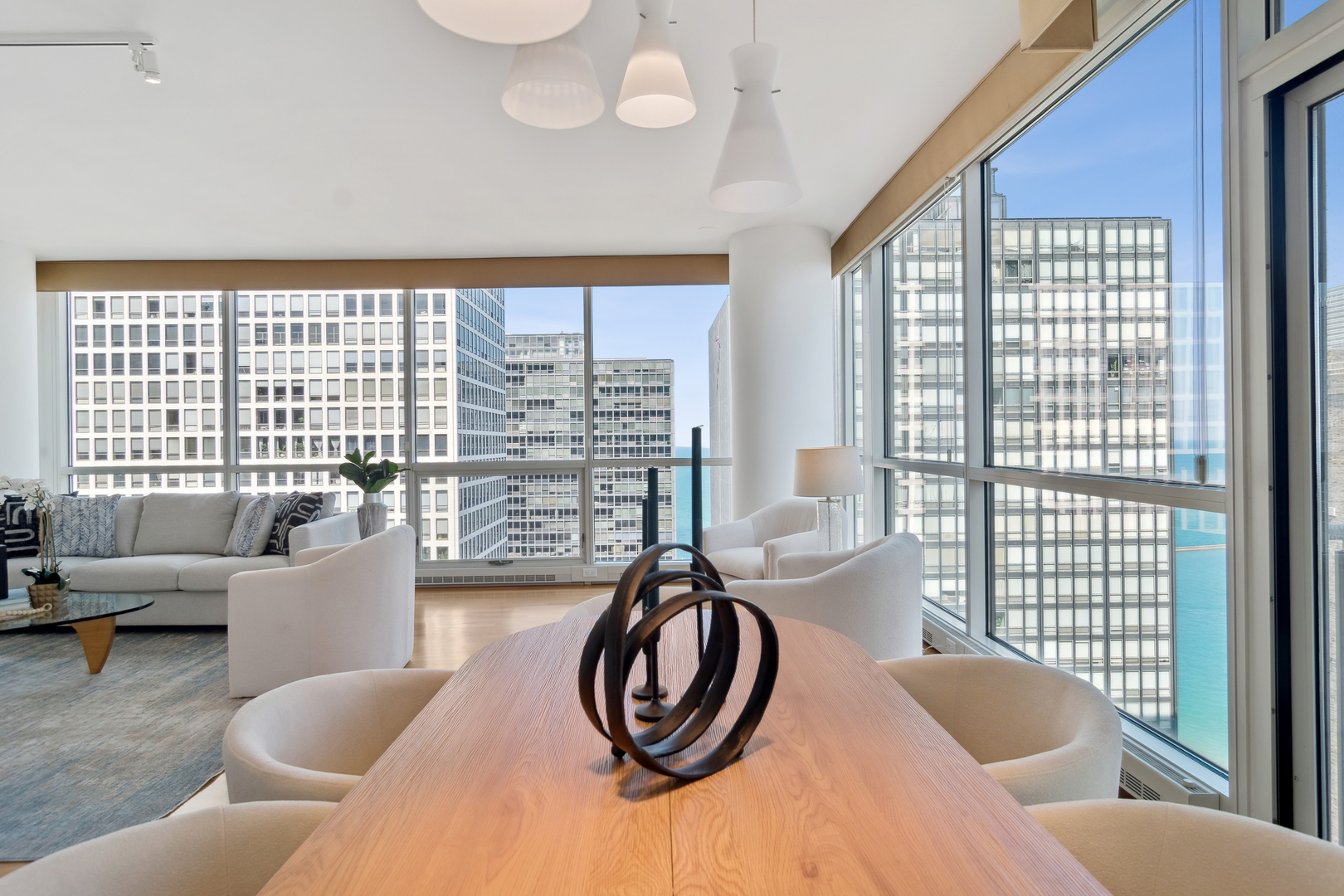 250 E PEARSON Street Unit: 2006