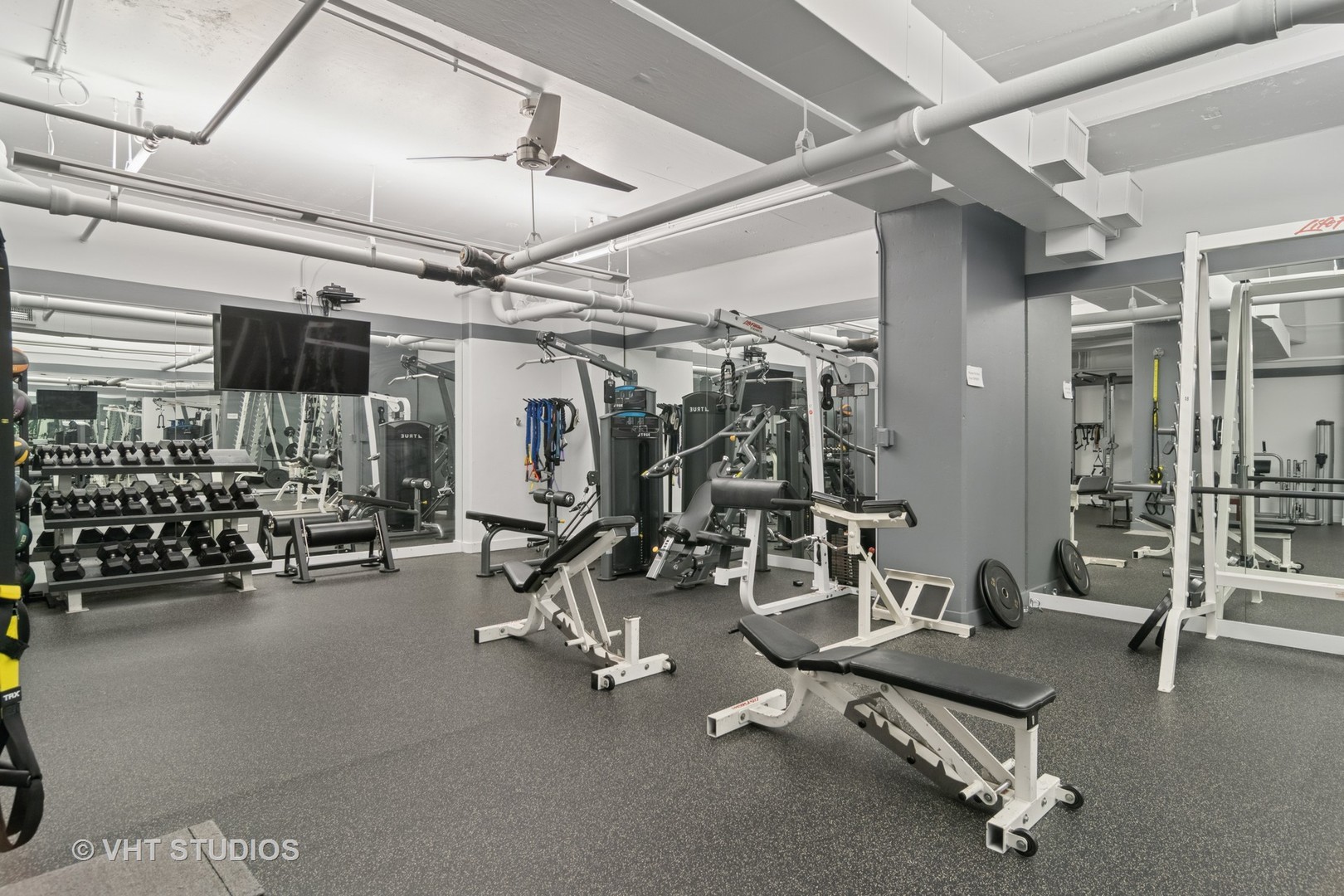 250 E PEARSON Street Unit: 2006