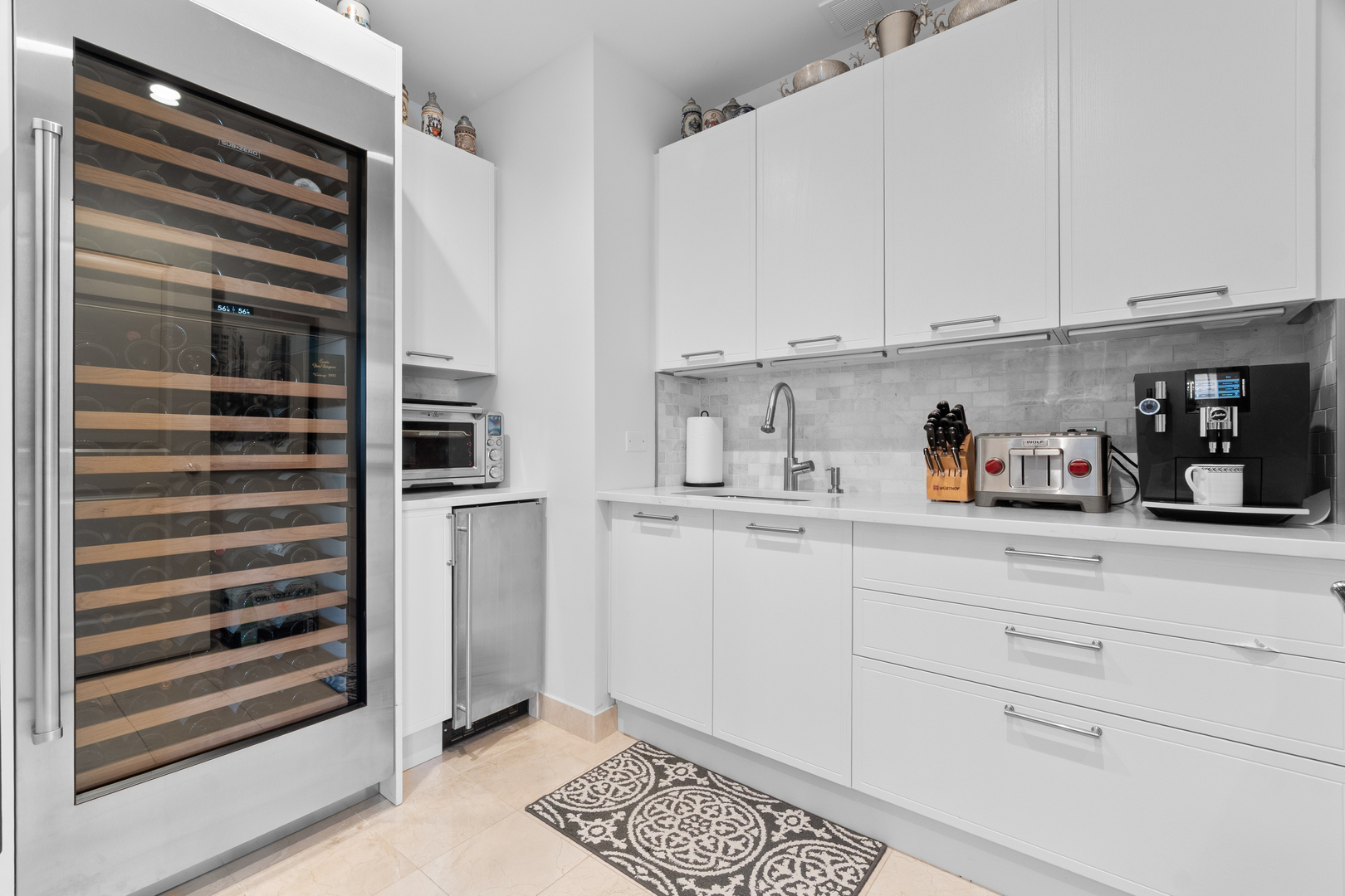 11 E Walton Street Unit: 4802