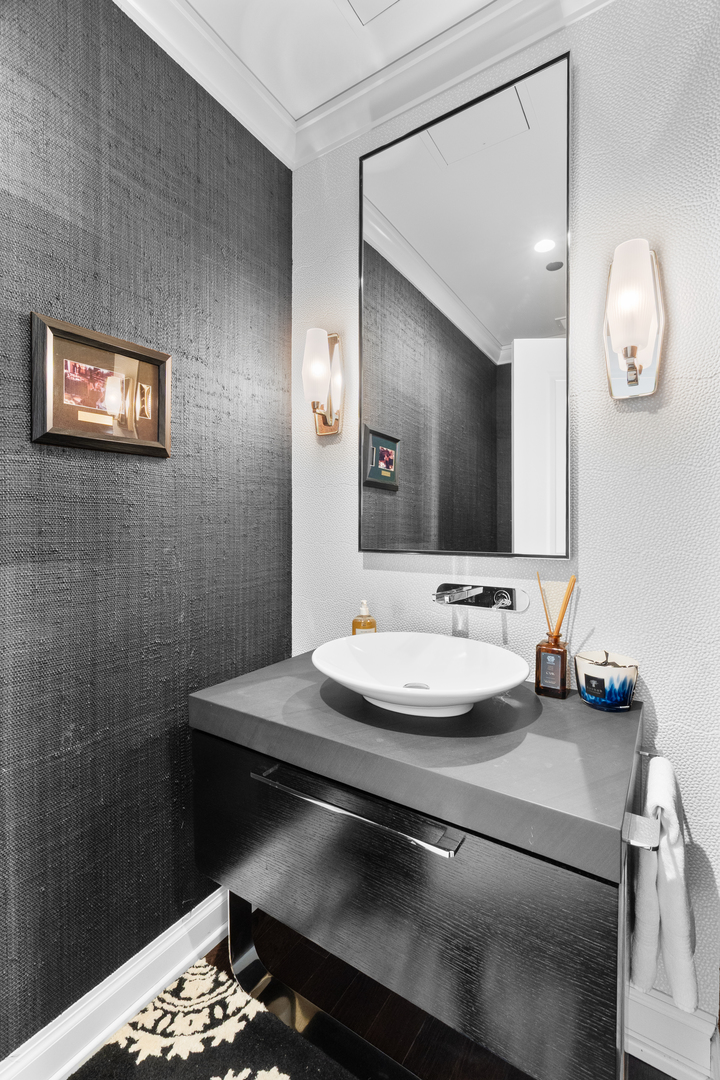 11 E Walton Street Unit: 4802