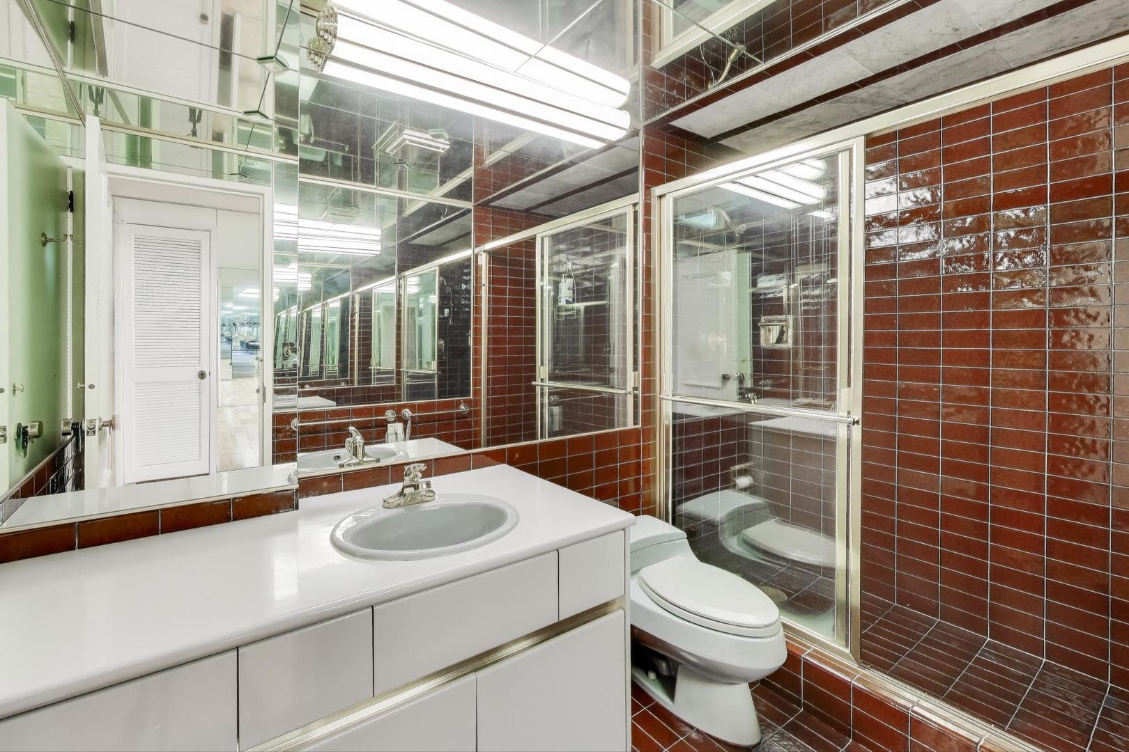 990 N Lake Shore Drive Unit: 9A