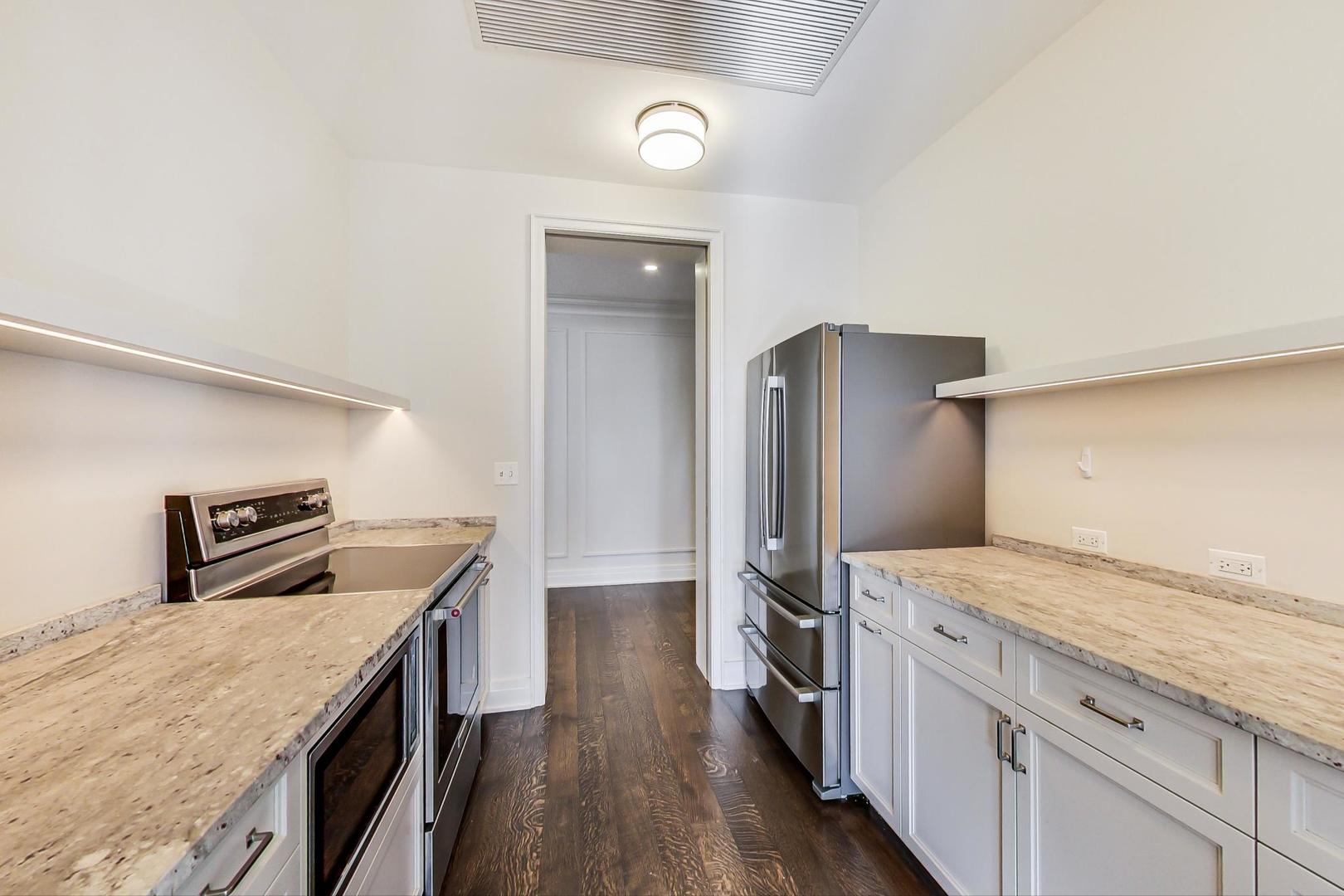 990 N Lake Shore Drive Unit: 9A