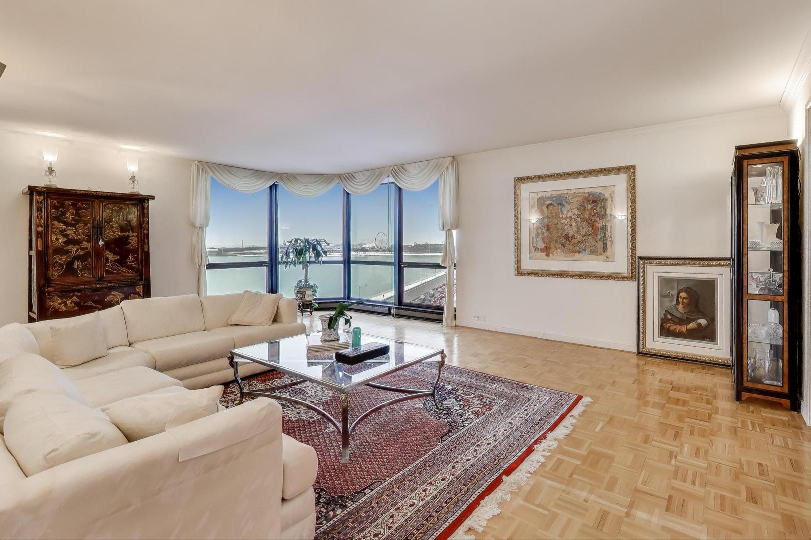 990 N Lake Shore Drive Unit: 9A