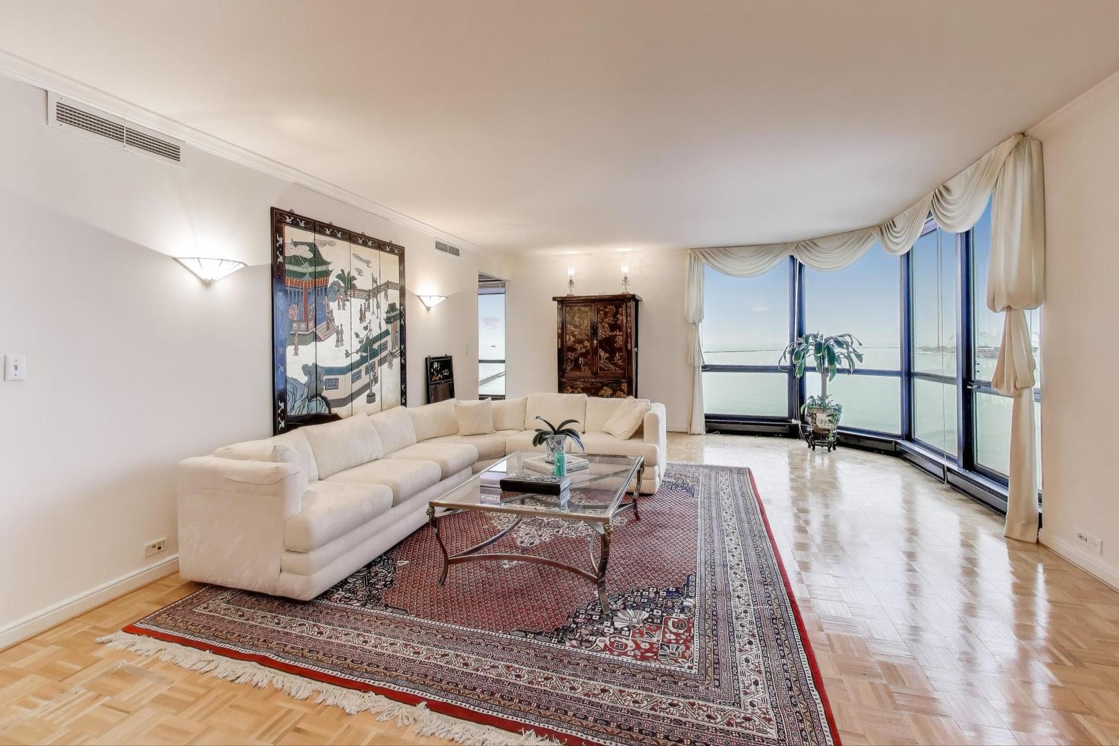 990 N Lake Shore Drive Unit: 9A