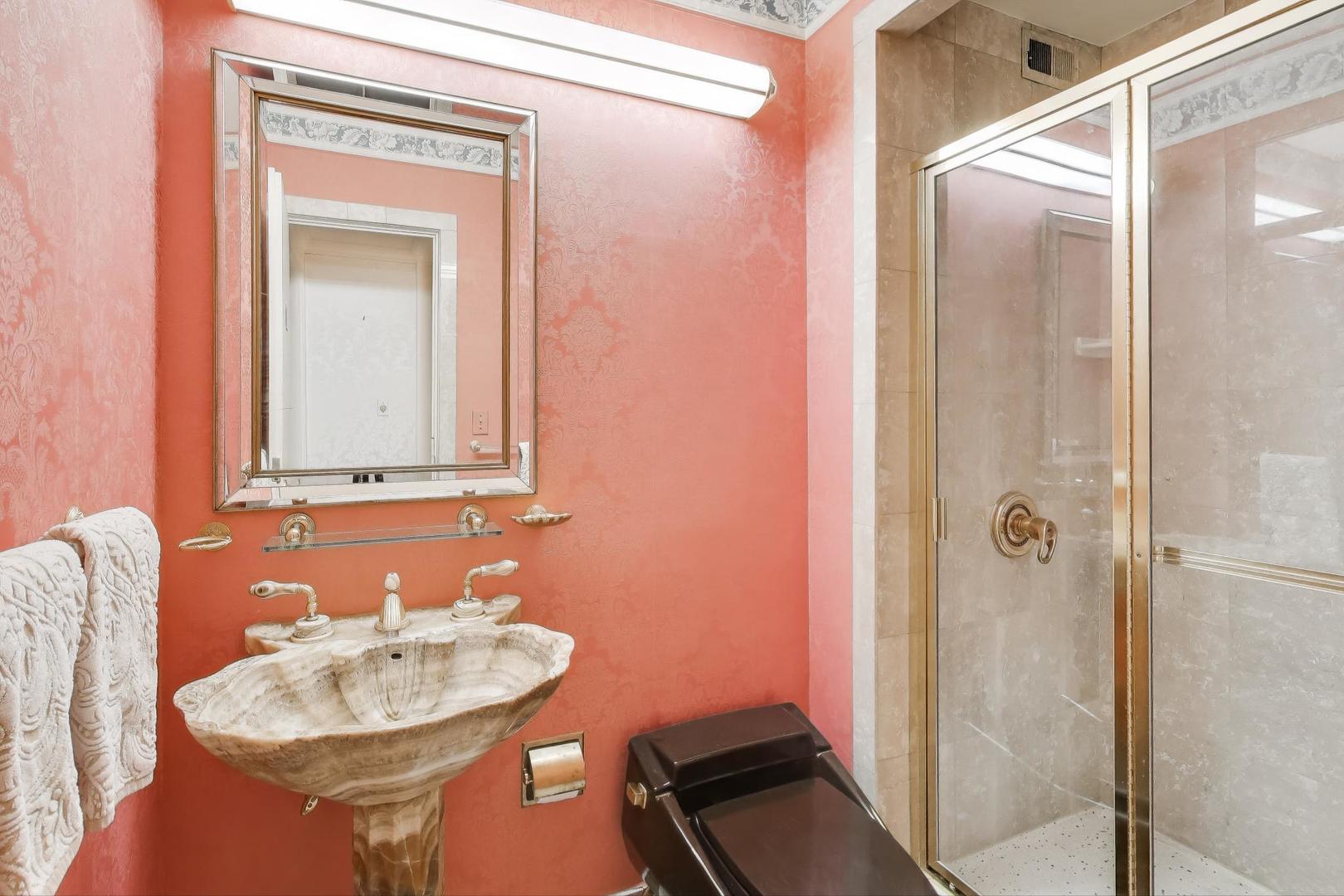 990 N Lake Shore Drive Unit: 9A