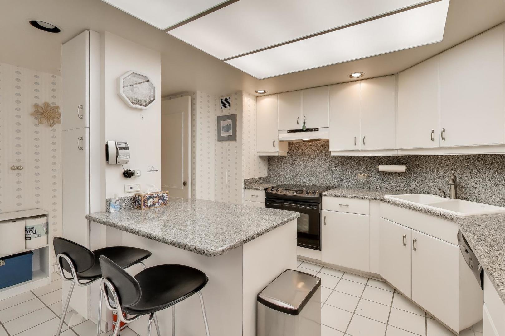 990 N Lake Shore Drive Unit: 9A