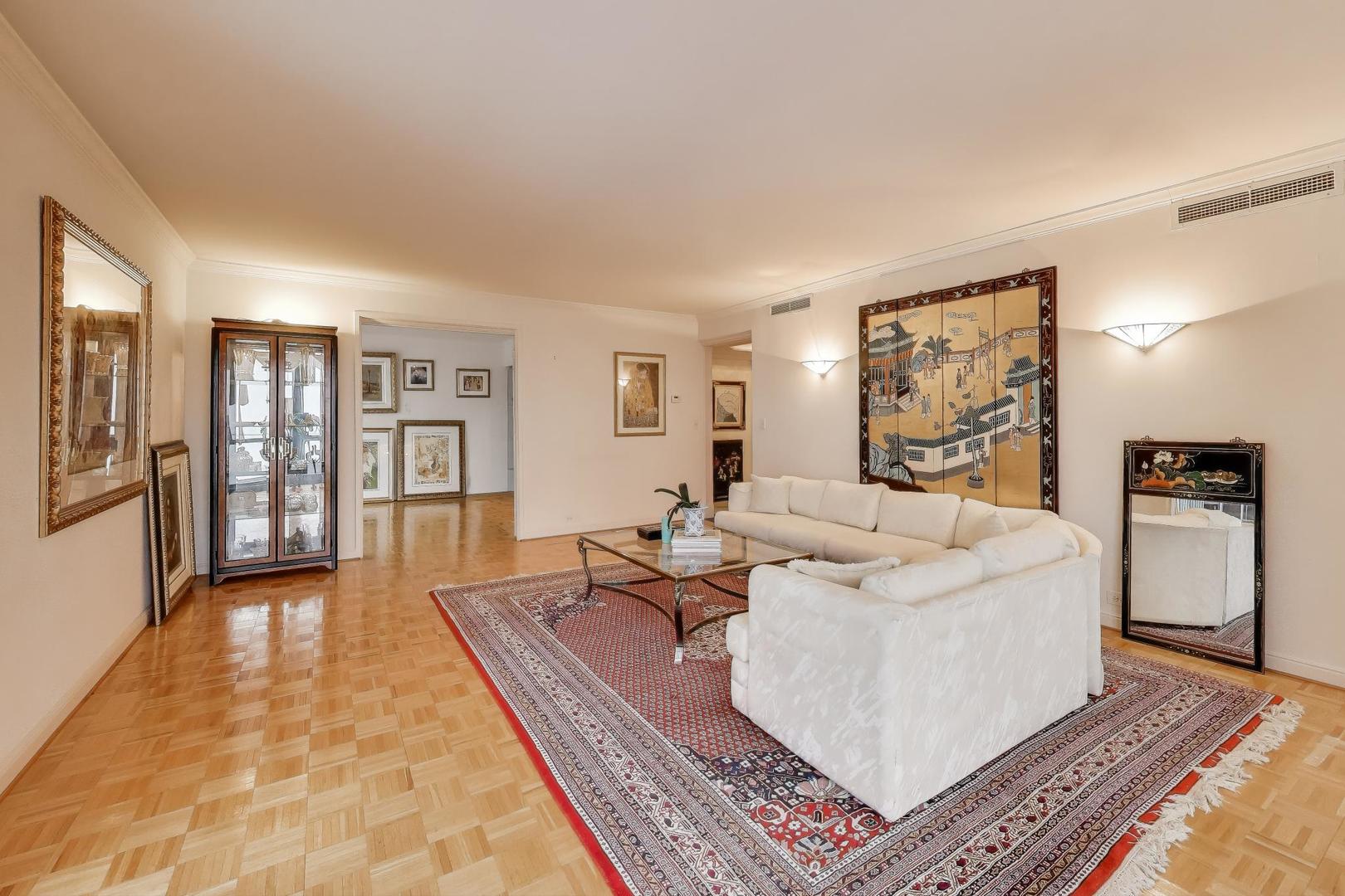 990 N Lake Shore Drive Unit: 9A