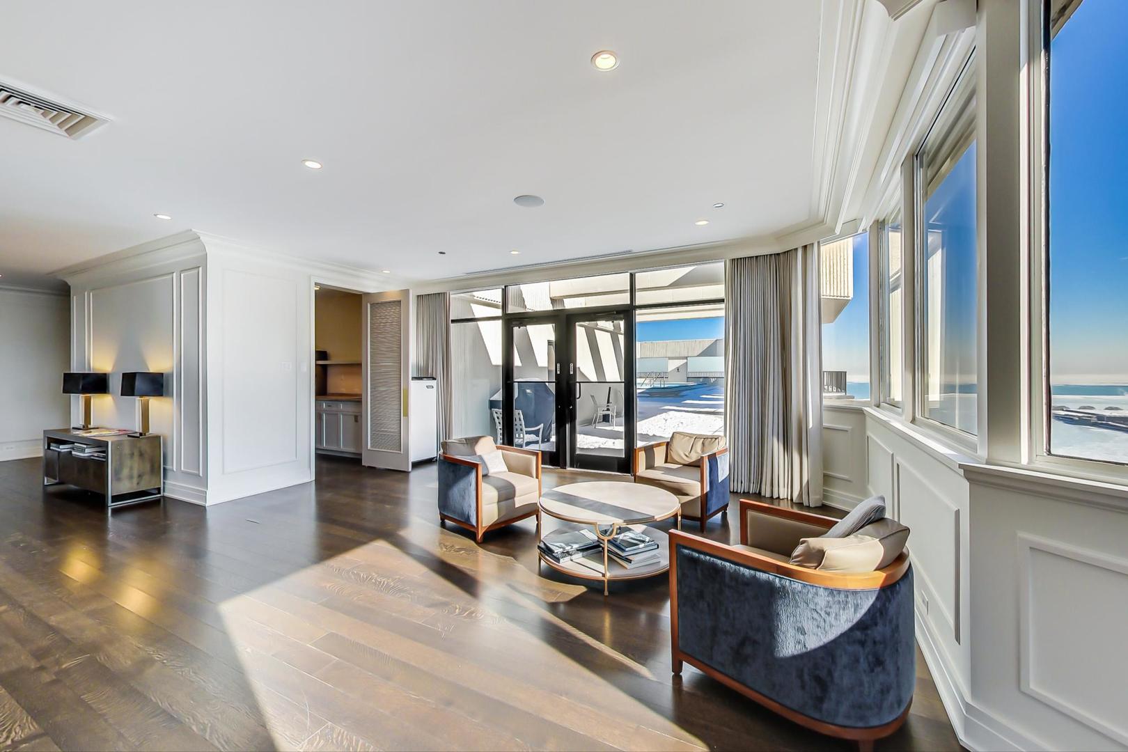 990 N Lake Shore Drive Unit: 9A