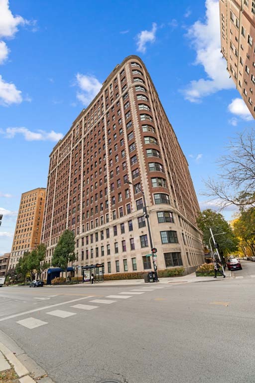 3750 N Lake Shore Drive Unit: 3G