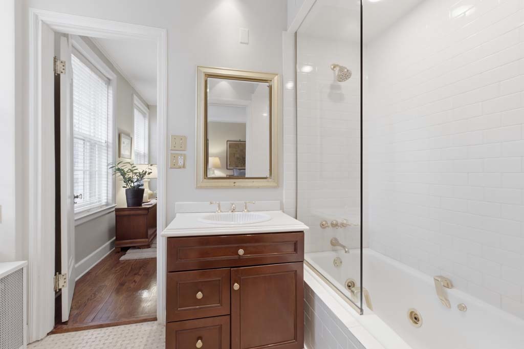 3750 N Lake Shore Drive Unit: 3G