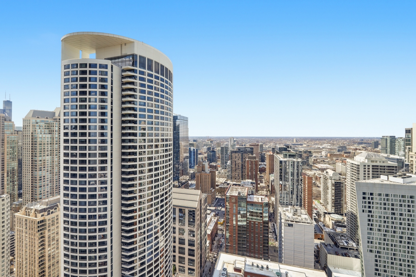 111 E Chestnut Street Unit: 50G