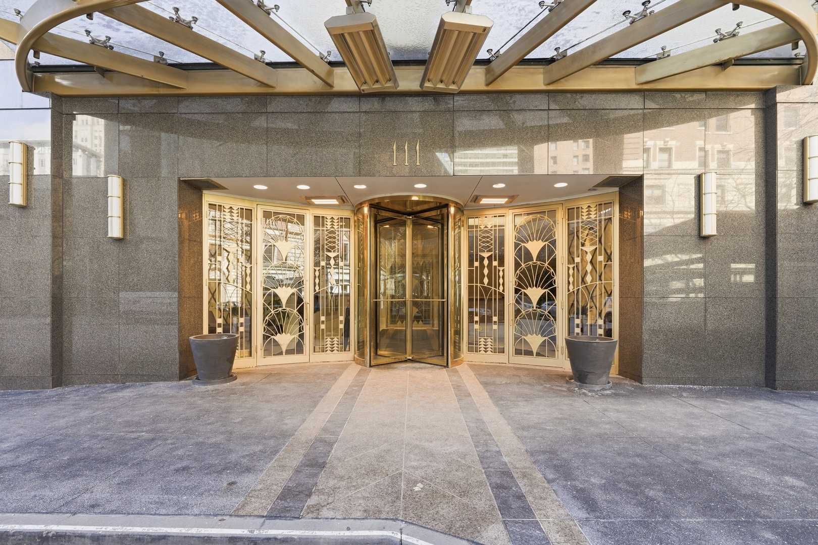 111 E Chestnut Street Unit: 50G