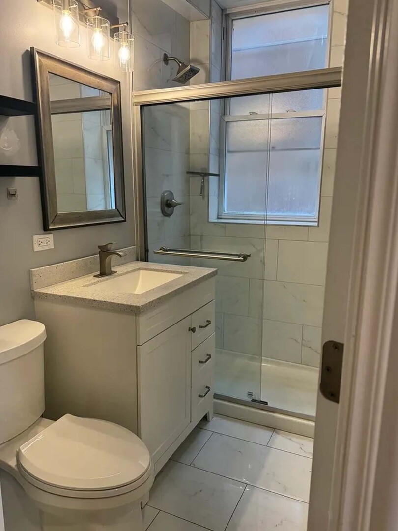 2857 N Central Park Avenue Unit: 2