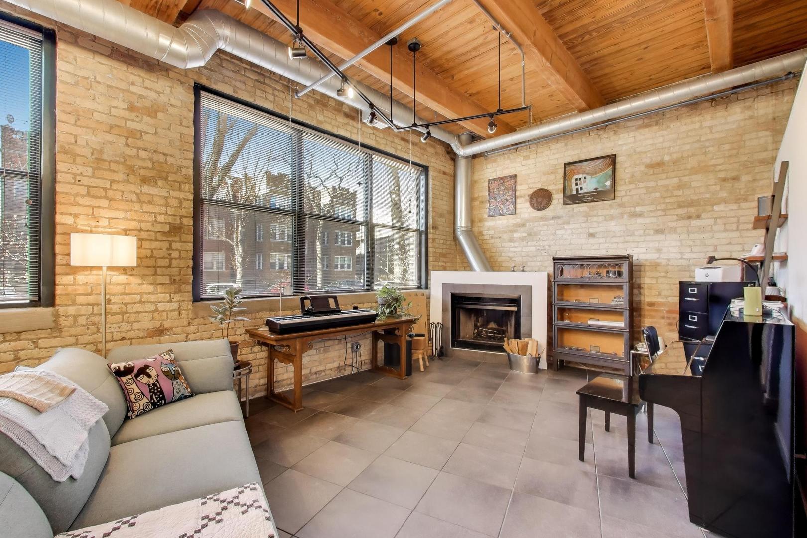 5001 N Wolcott Avenue Unit: 101