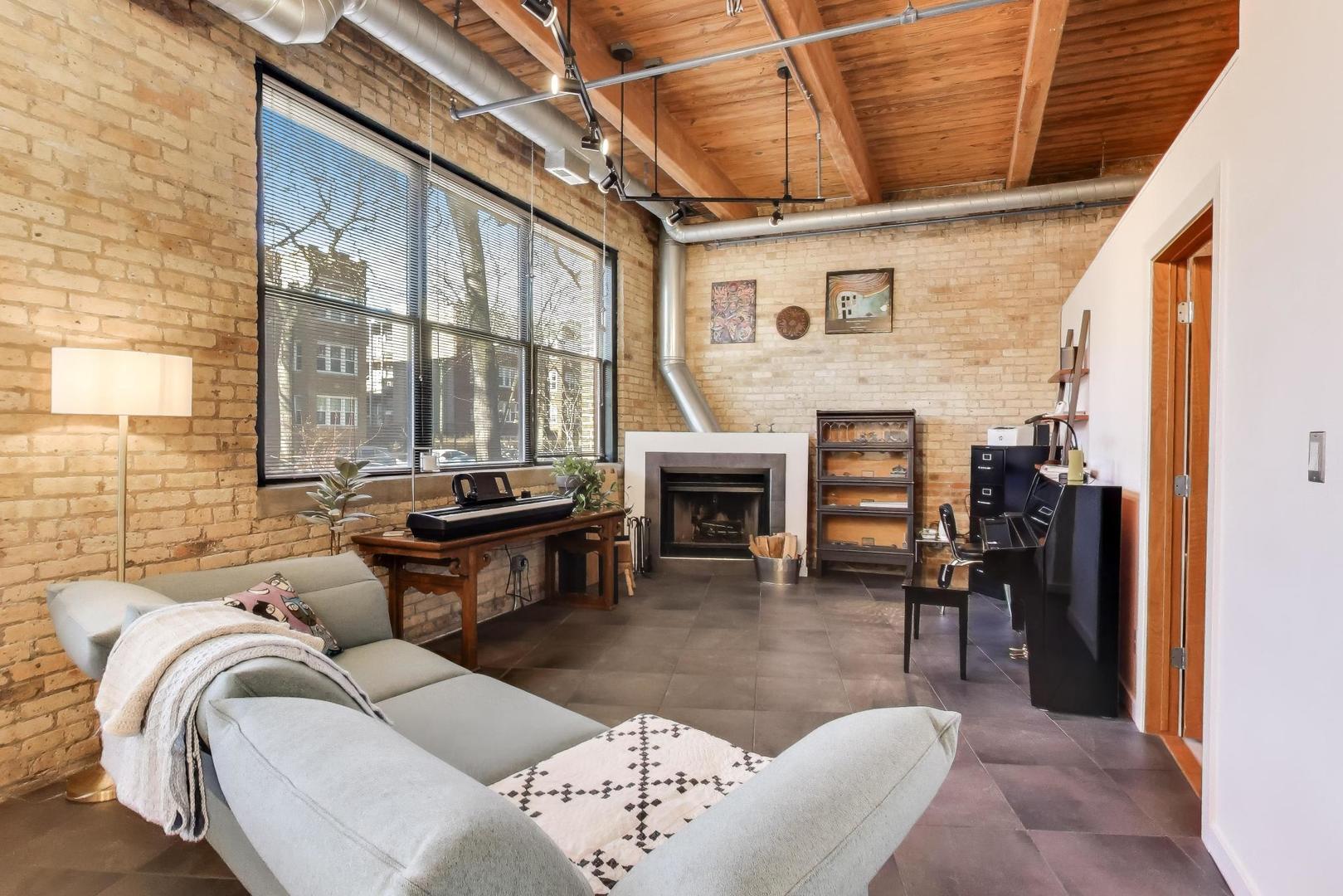 5001 N Wolcott Avenue Unit: 101