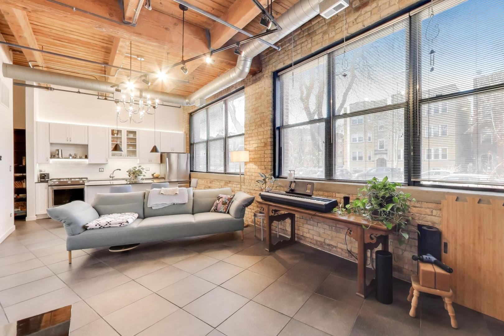 5001 N Wolcott Avenue Unit: 101