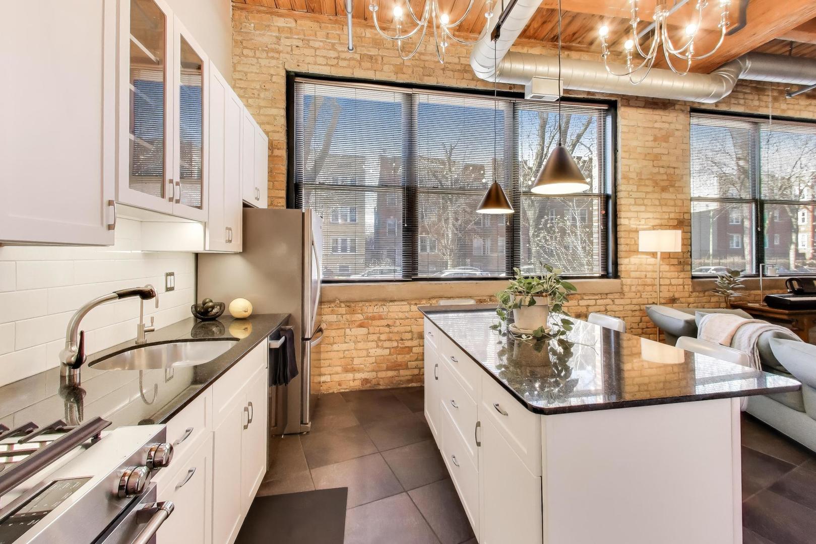 5001 N Wolcott Avenue Unit: 101