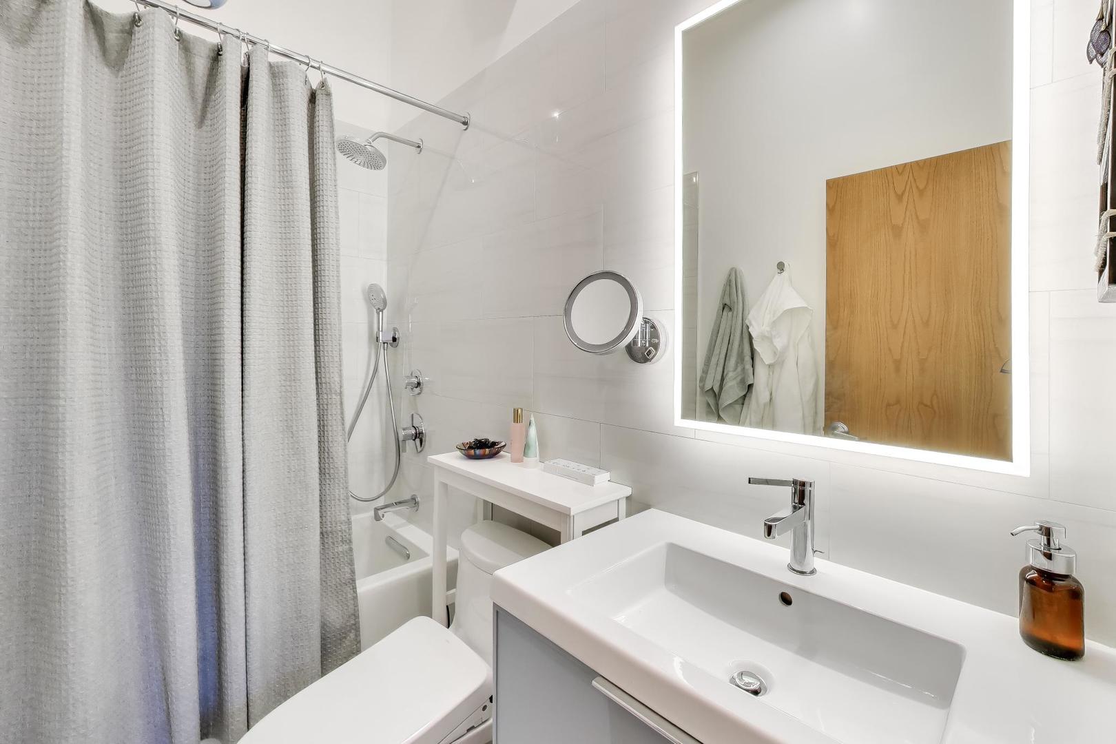 5001 N Wolcott Avenue Unit: 101