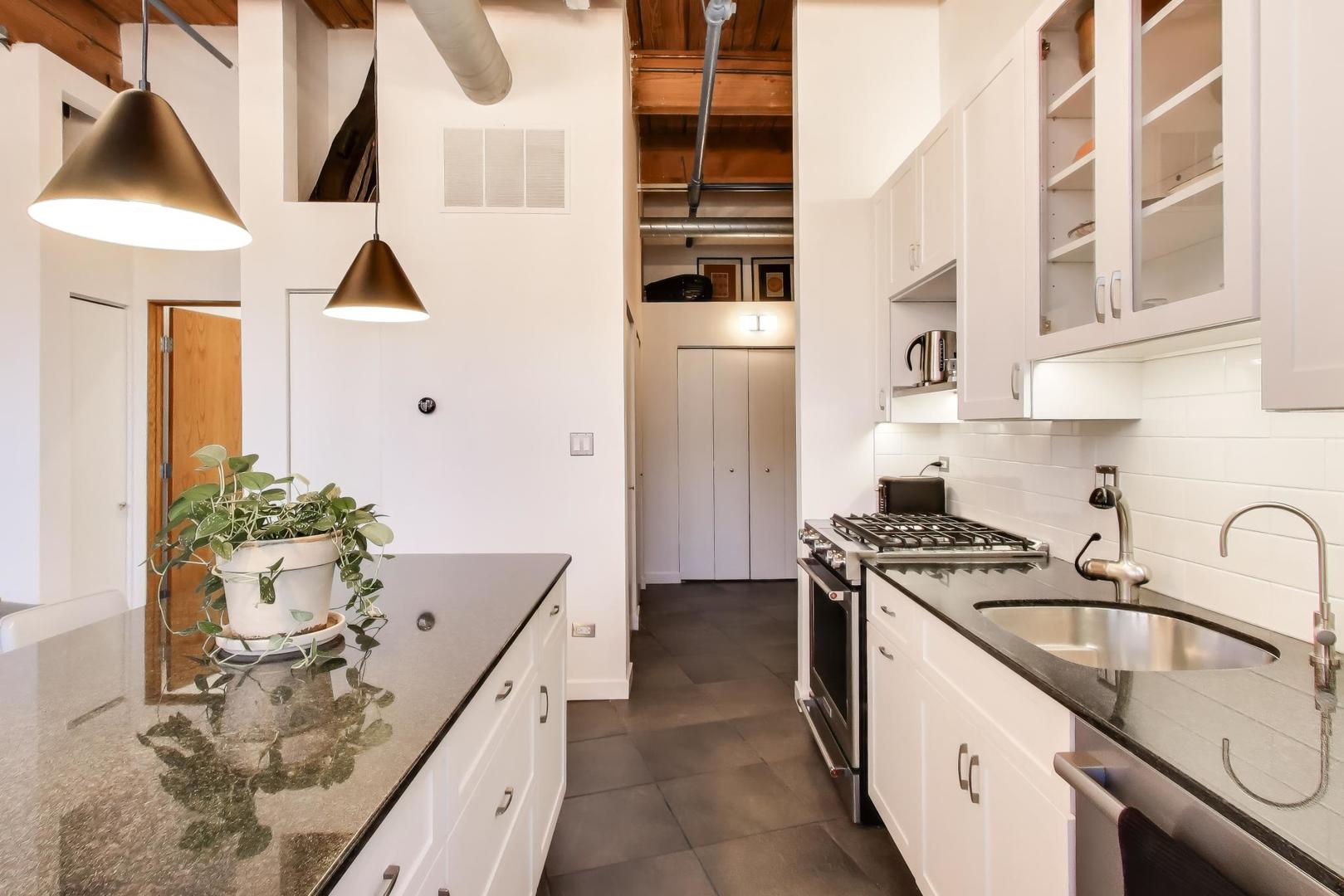 5001 N Wolcott Avenue Unit: 101