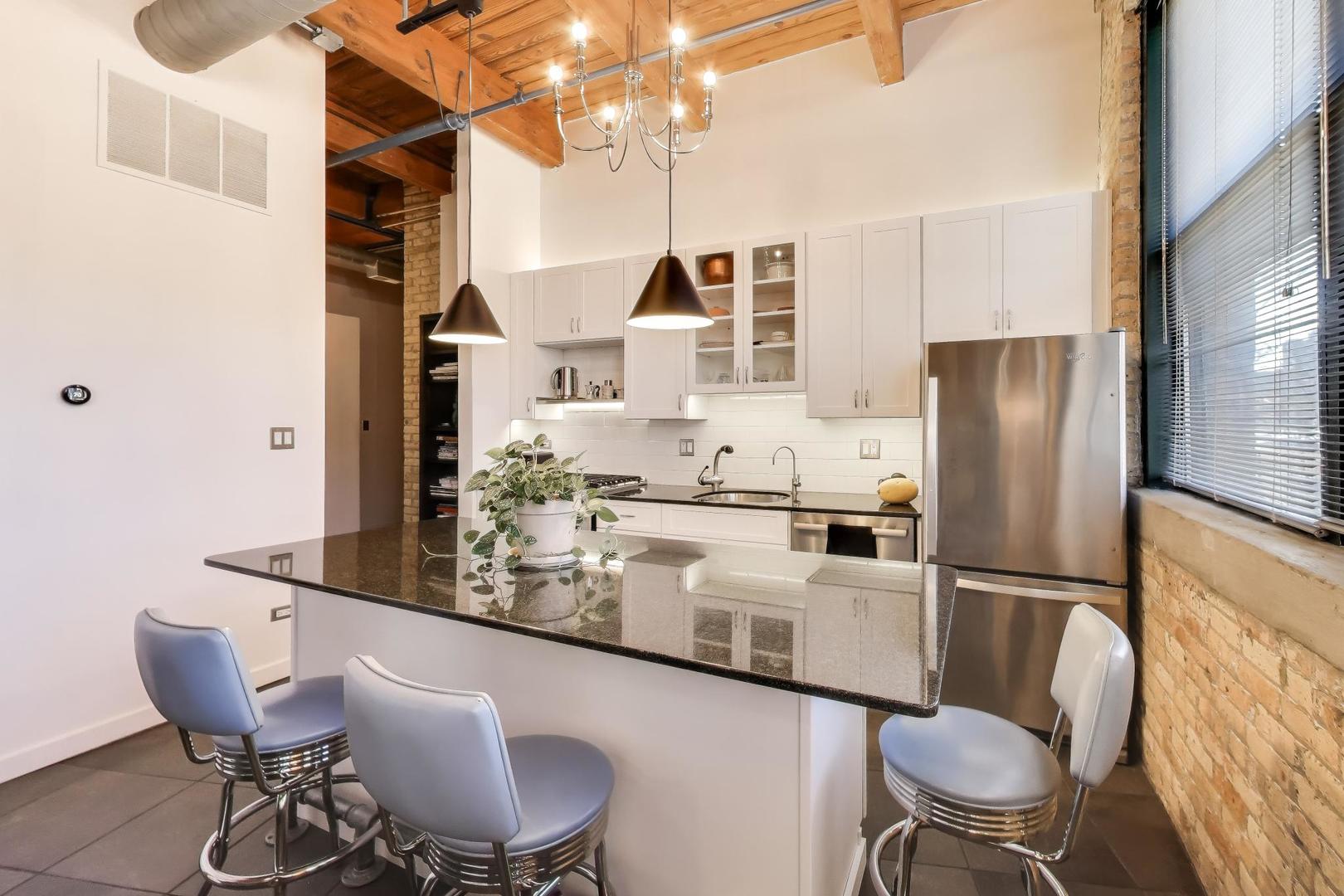 5001 N Wolcott Avenue Unit: 101