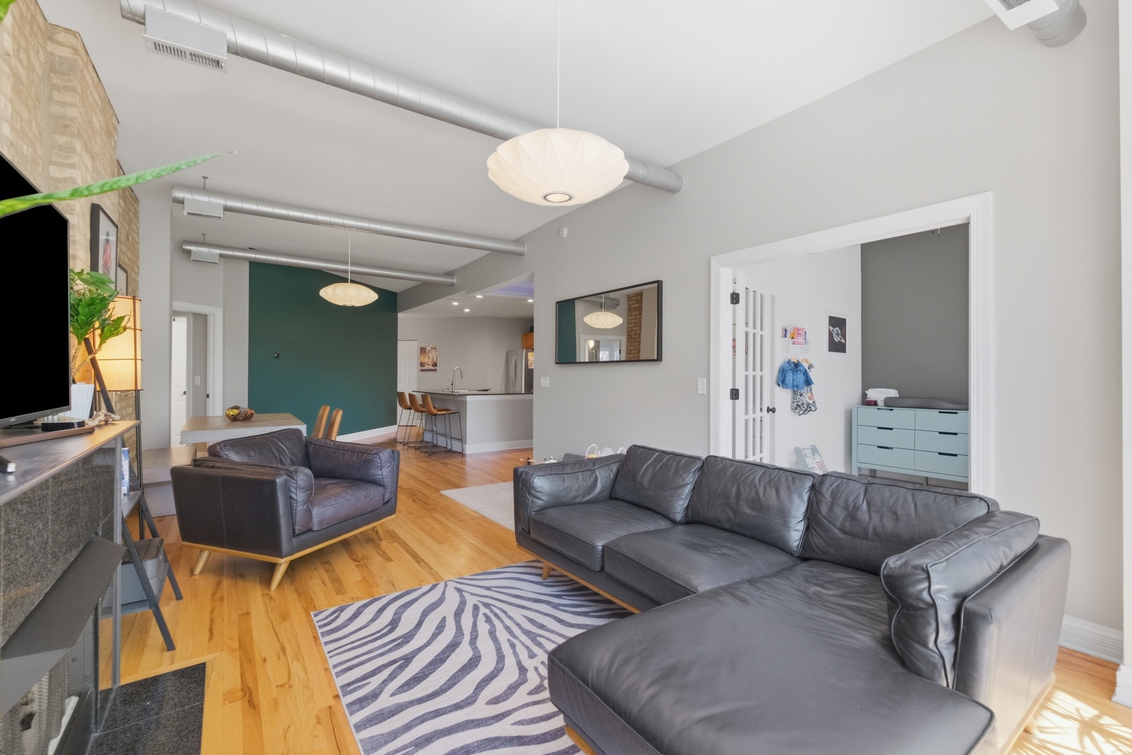 1245 W George Street Unit: 201