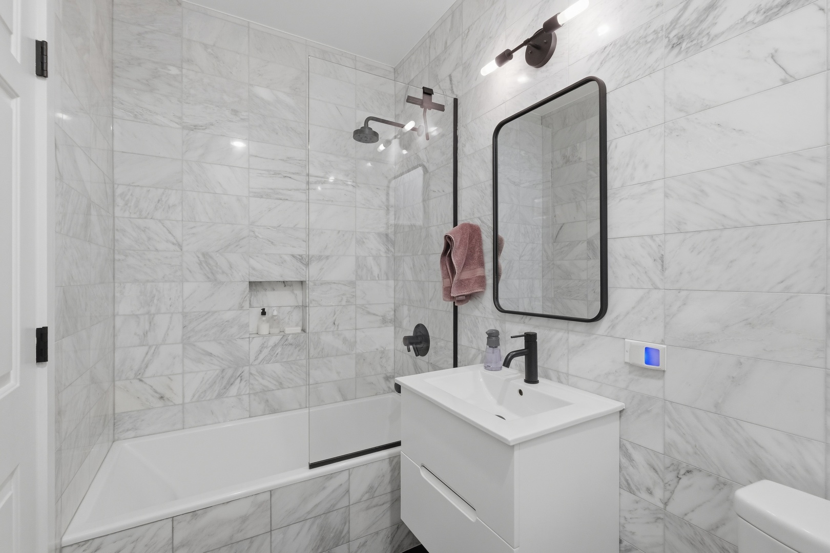 1245 W George Street Unit: 201