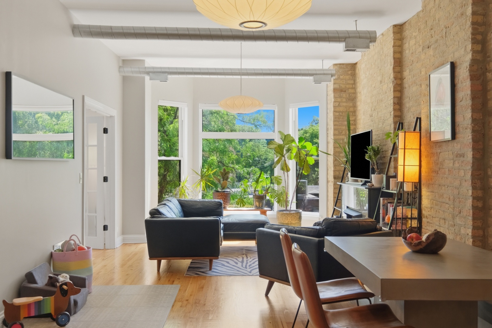 1245 W George Street Unit: 201