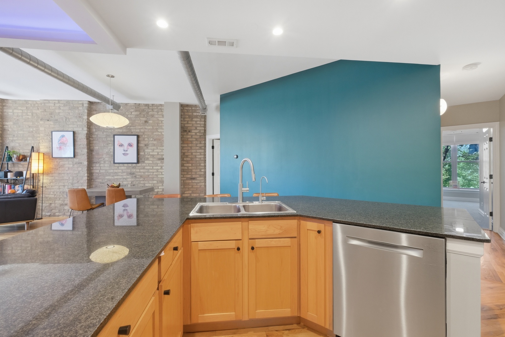 1245 W George Street Unit: 201