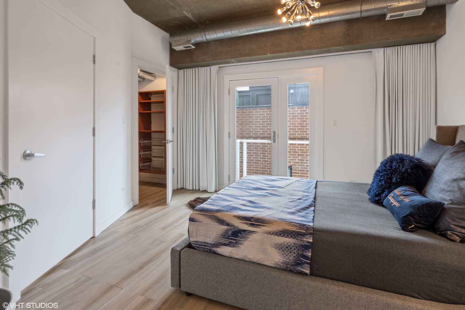3110 N Greenview Avenue Unit: 4E